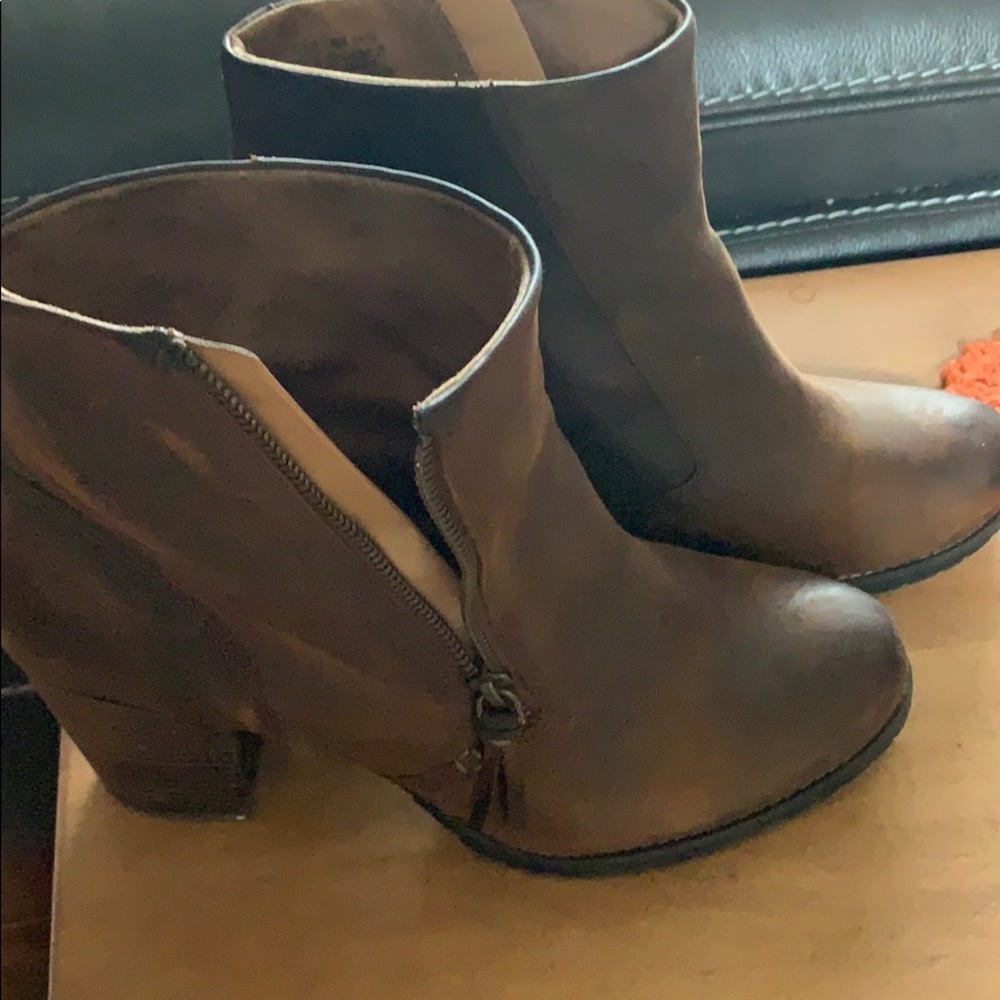 Clark’s boots - Picture 2 of 6